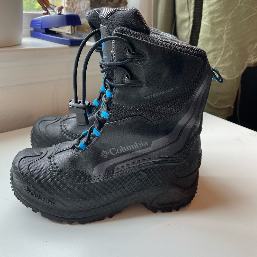 Little boys size 2 Columbia Boots